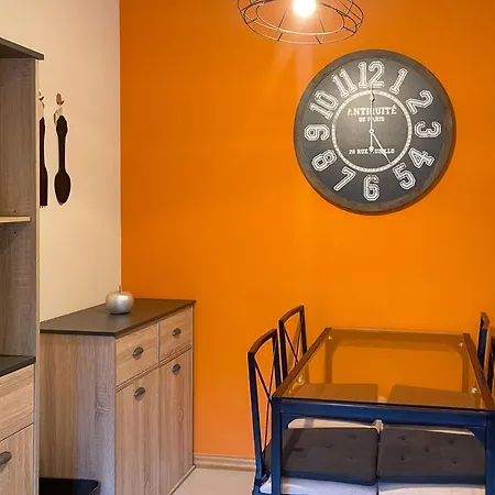 Apartment Modern 2 Bed Town House Af, *