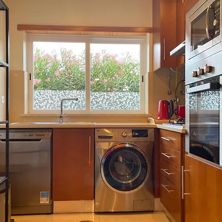 Modern 2 Bed Town House Af, Apartment Albufeira