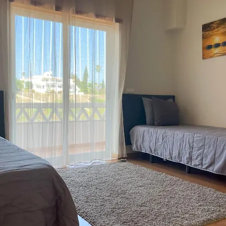 Modern 2 Bed Town House Af, Apartamento Albufeira
